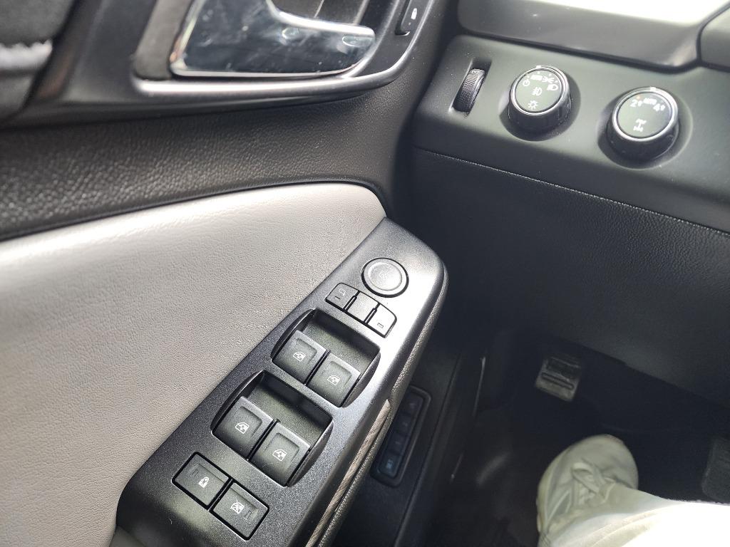2018 Chevrolet Suburban 1500 LT photo