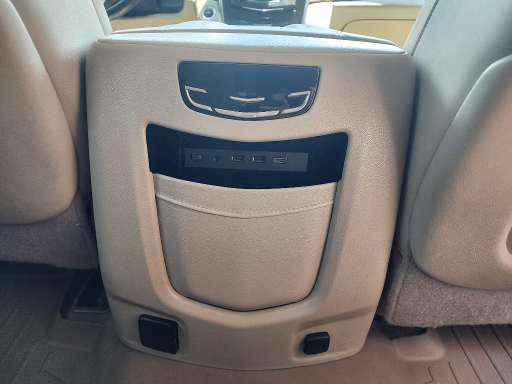 2018 Cadillac Escalade Luxury photo