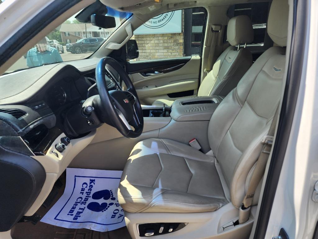 2018 Cadillac Escalade Luxury photo