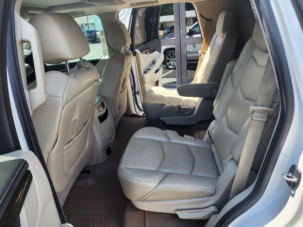 2018 Cadillac Escalade Luxury photo