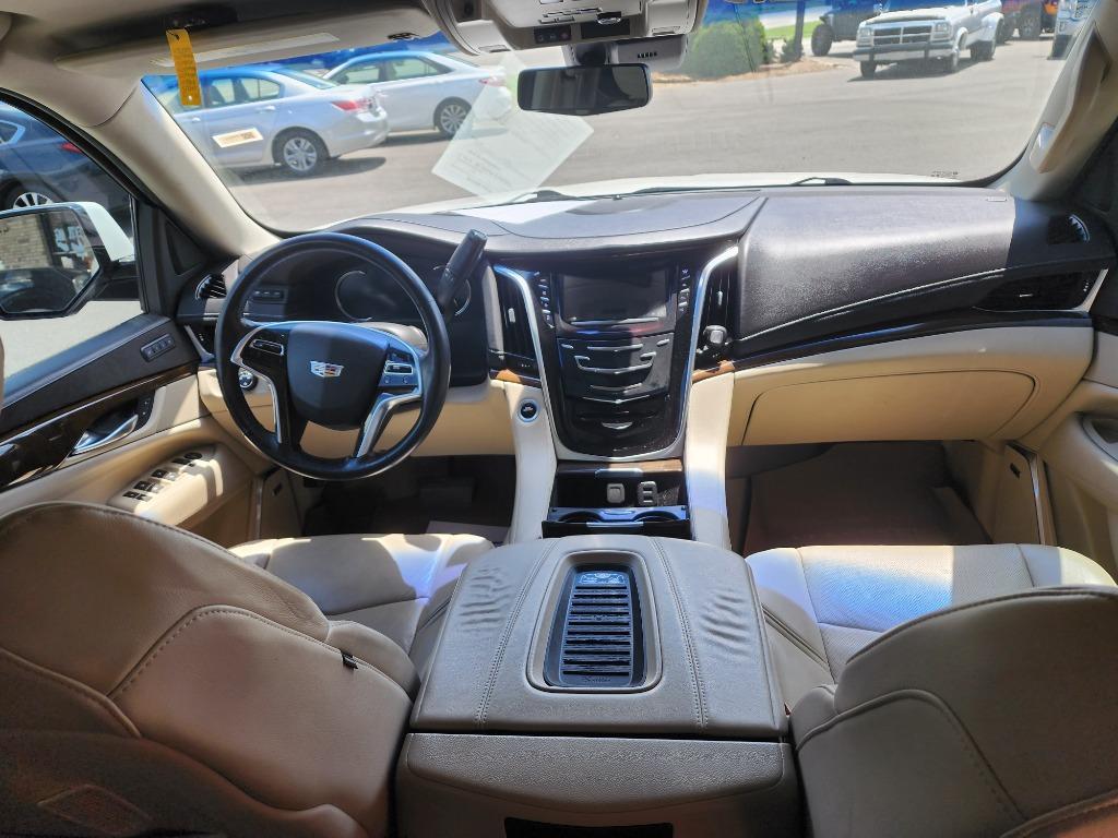 2018 Cadillac Escalade Luxury photo