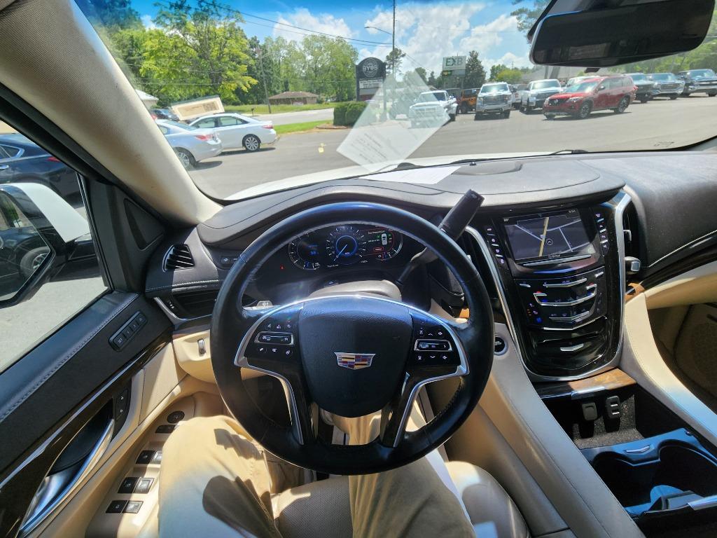 2018 Cadillac Escalade Luxury photo