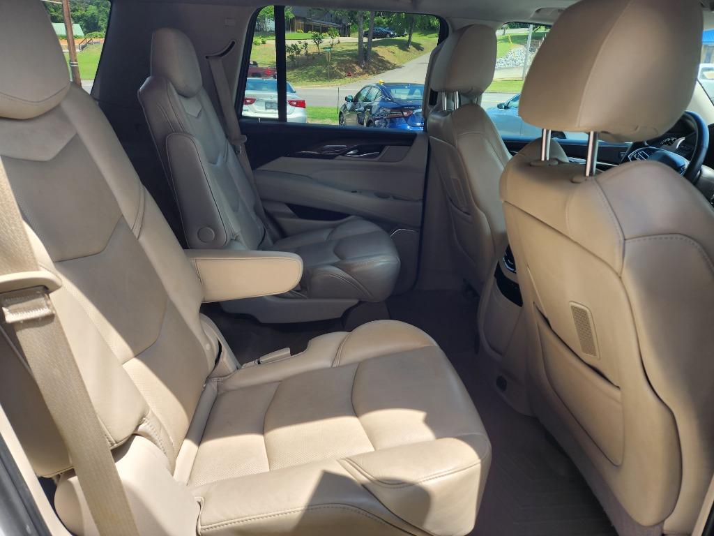 2018 Cadillac Escalade Luxury photo