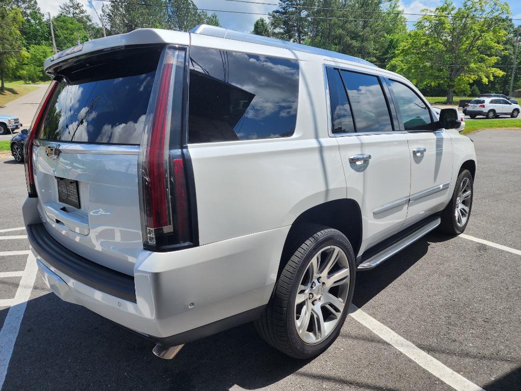 2018 Cadillac Escalade Luxury photo