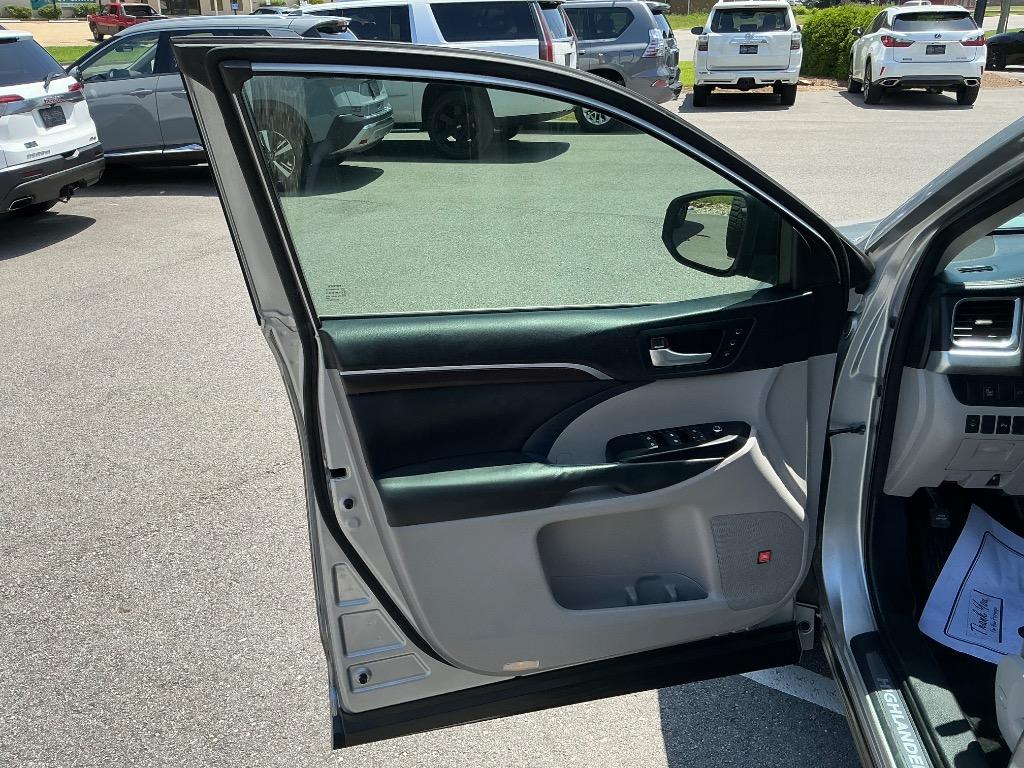 2014 Toyota Highlander - $18,721