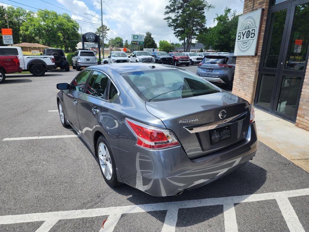 2015 Nissan Altima - $11,979