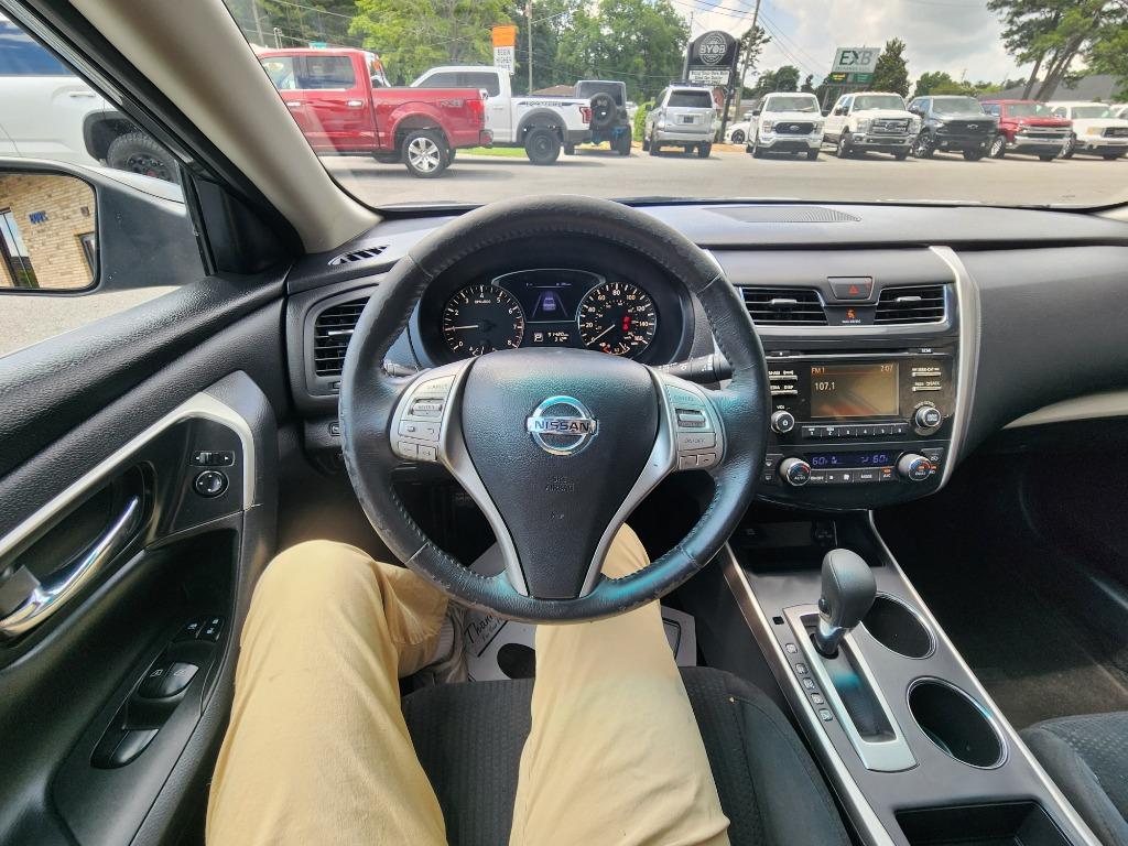 2015 Nissan Altima - $11,979