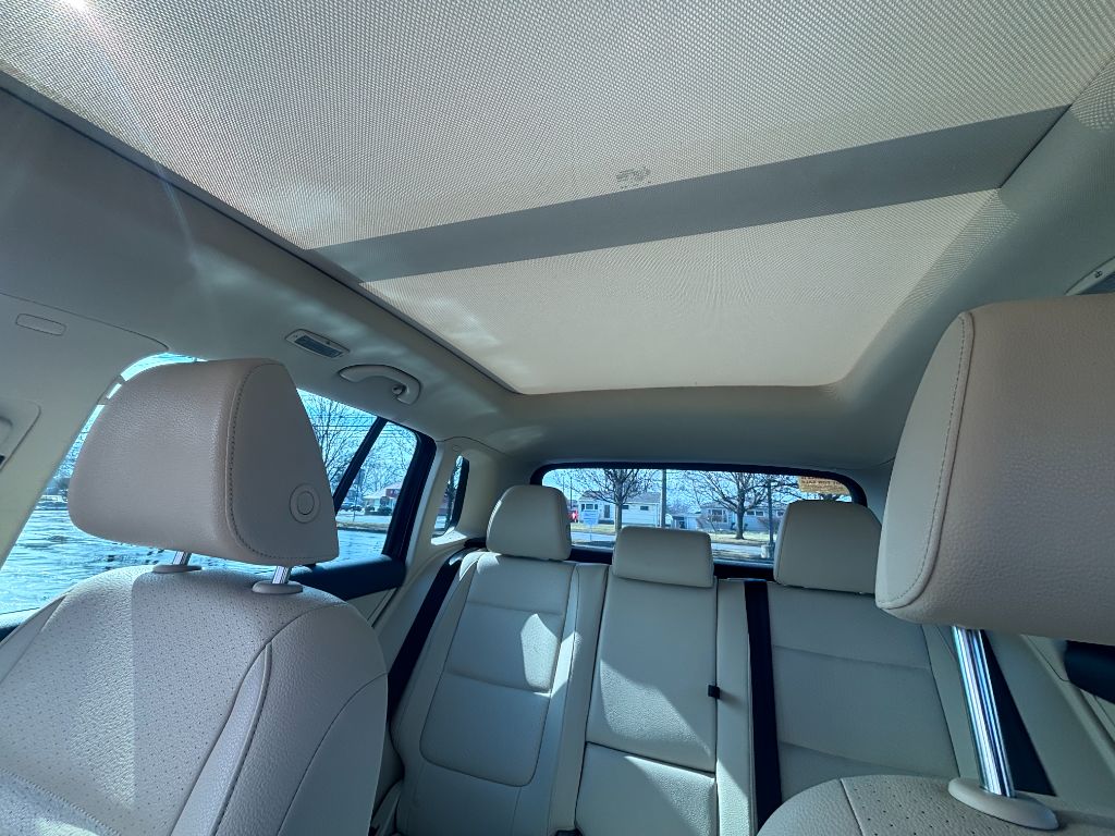 2015 Volkswagen Tiguan SEL photo
