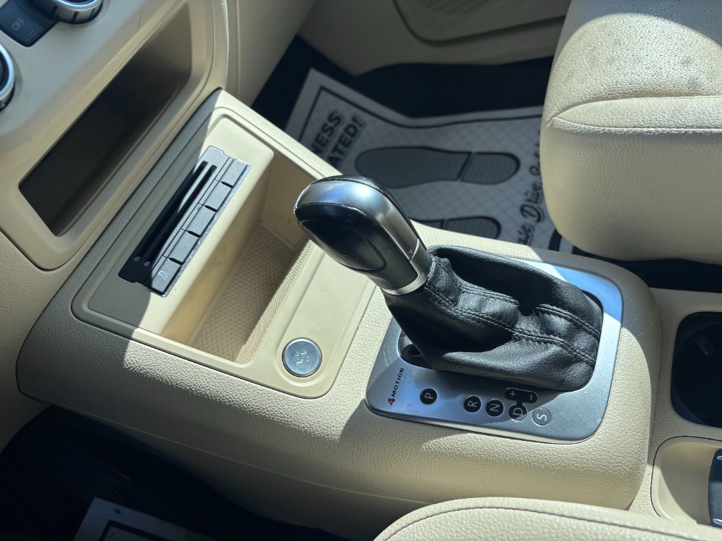 2015 Volkswagen Tiguan SEL photo