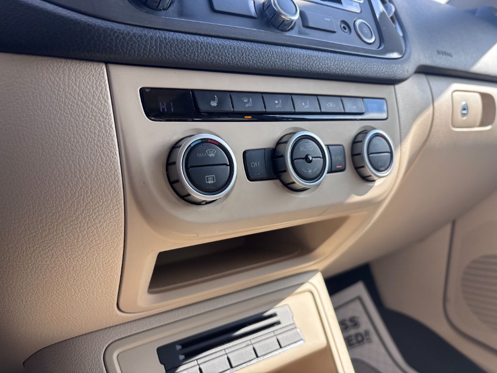 2015 Volkswagen Tiguan SEL photo