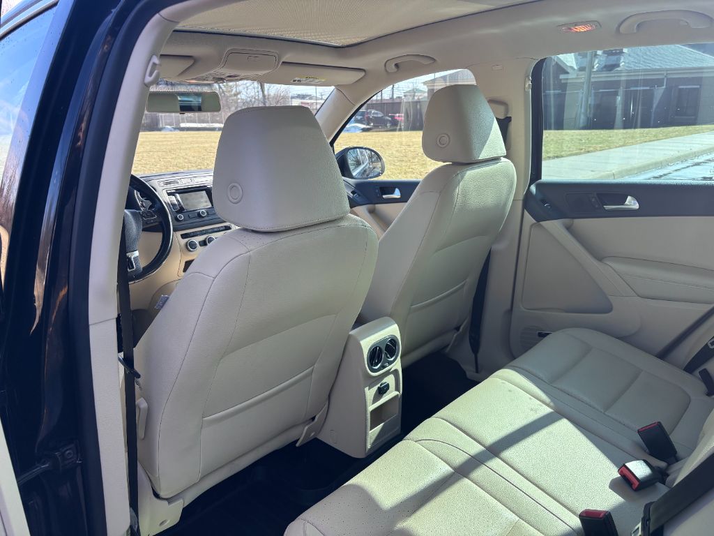 2015 Volkswagen Tiguan SEL photo