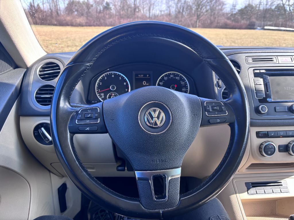 2015 Volkswagen Tiguan SEL photo