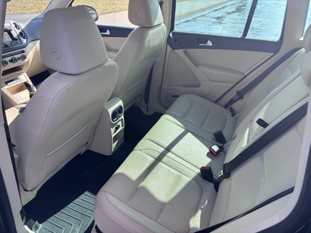 2015 Volkswagen Tiguan SEL photo