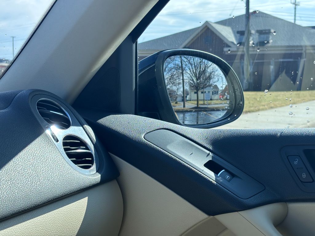 2015 Volkswagen Tiguan SEL photo