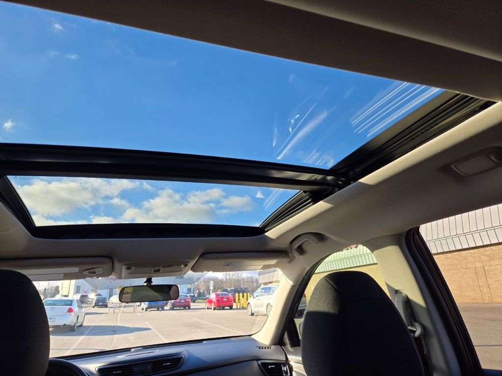 2018 Nissan Rogue SV photo