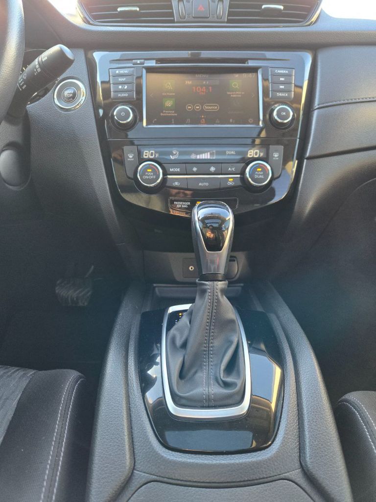 2018 Nissan Rogue SV photo
