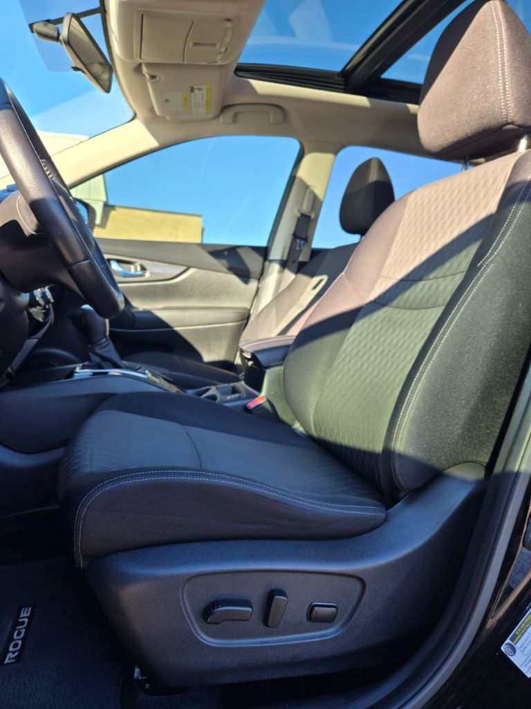 2018 Nissan Rogue SV photo