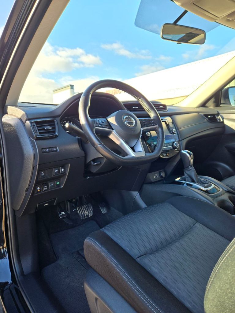 2018 Nissan Rogue SV photo