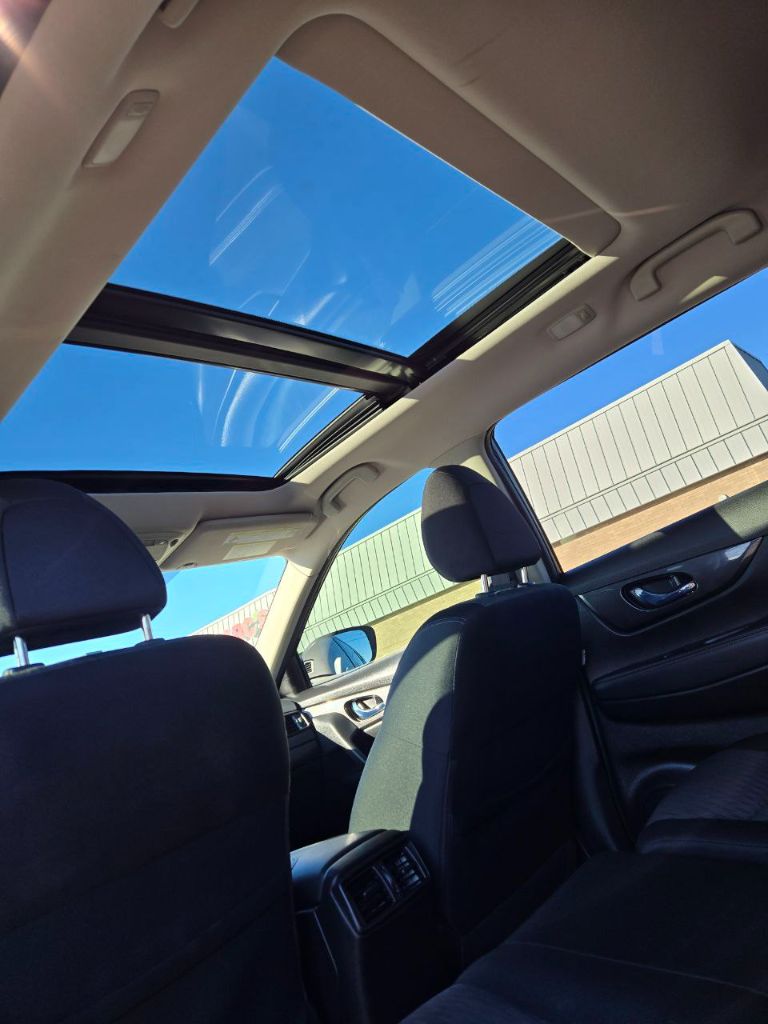 2018 Nissan Rogue SV photo