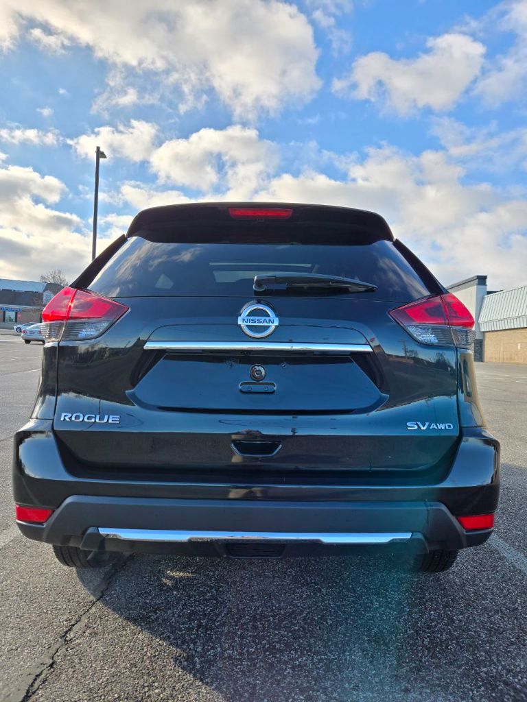 2018 Nissan Rogue SV photo