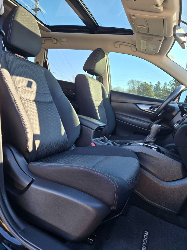 2018 Nissan Rogue SV photo