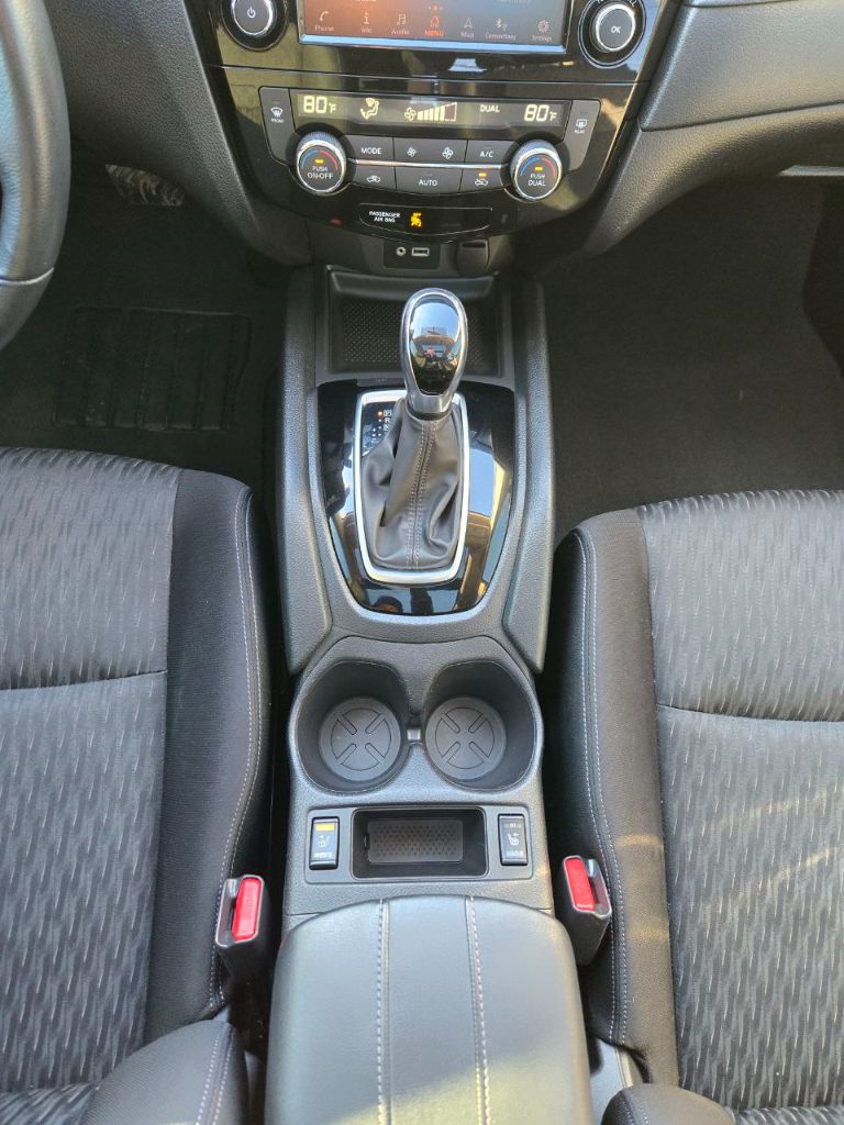 2018 Nissan Rogue SV photo