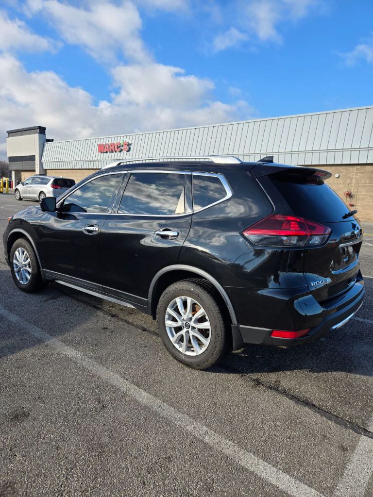 2018 Nissan Rogue SV photo