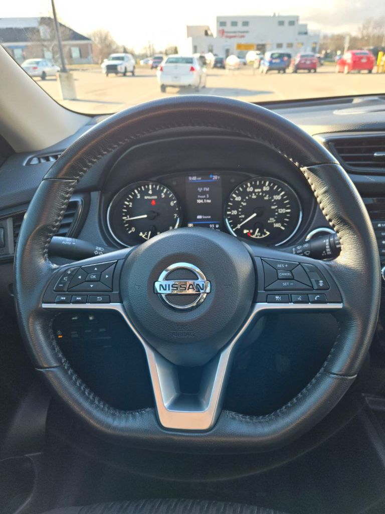 2018 Nissan Rogue SV photo