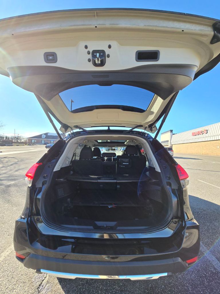 2018 Nissan Rogue SV photo