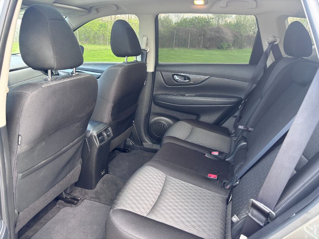 2020 Nissan Rogue SV photo