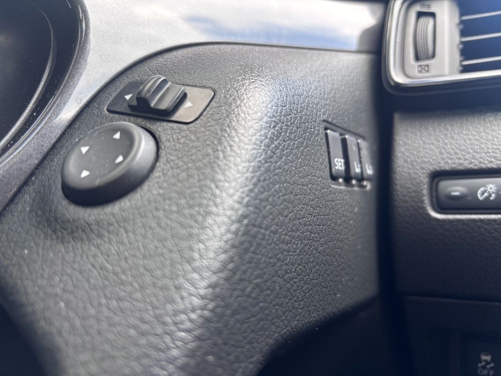 2020 Nissan Rogue SV photo