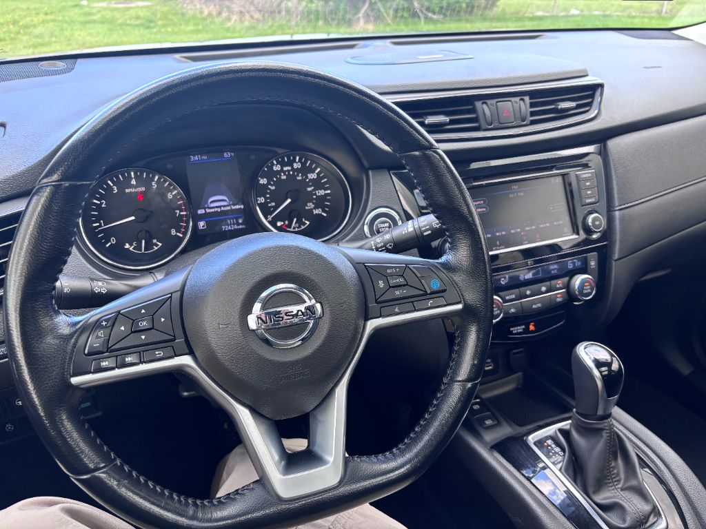 2020 Nissan Rogue SV photo