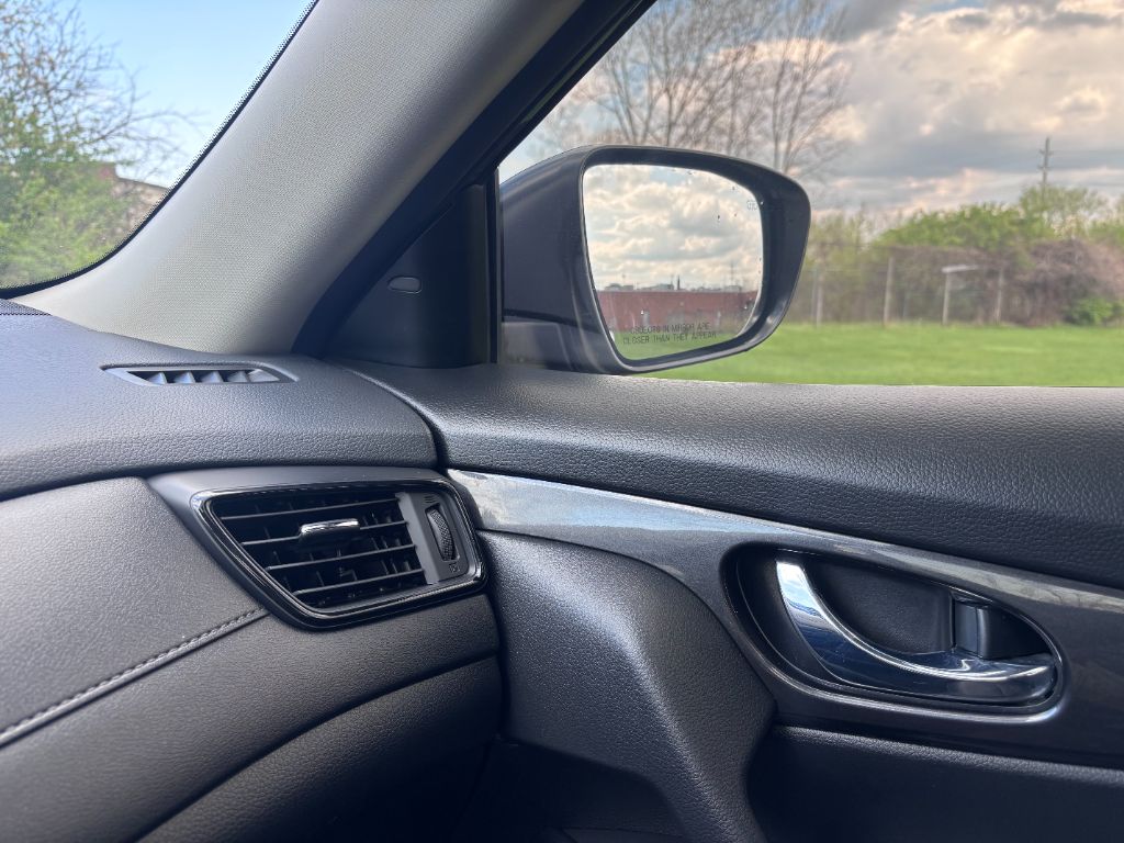 2020 Nissan Rogue SV photo
