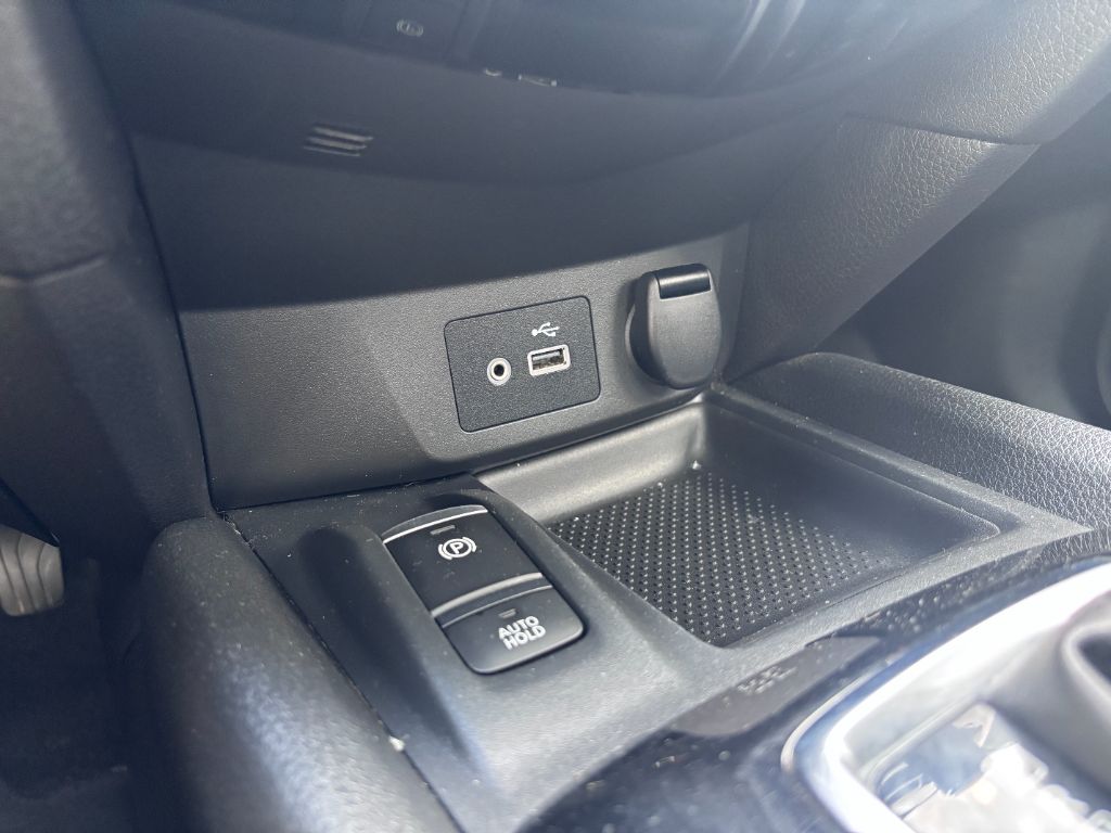 2020 Nissan Rogue SV photo