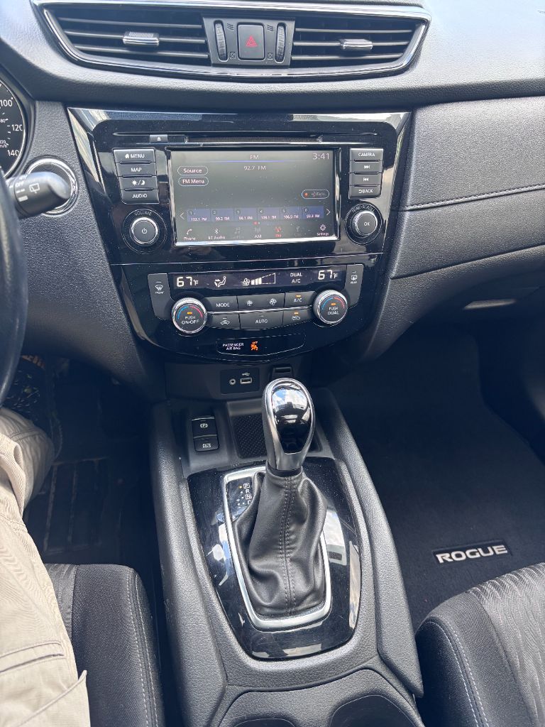 2020 Nissan Rogue SV photo