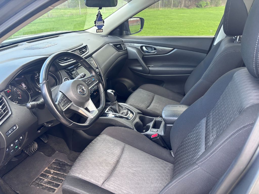 2020 Nissan Rogue SV photo