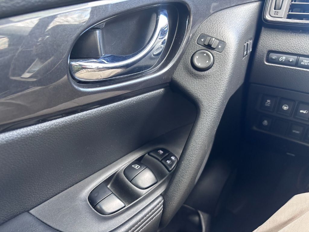 2020 Nissan Rogue SV photo