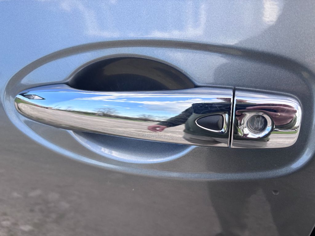 2020 Nissan Rogue SV photo