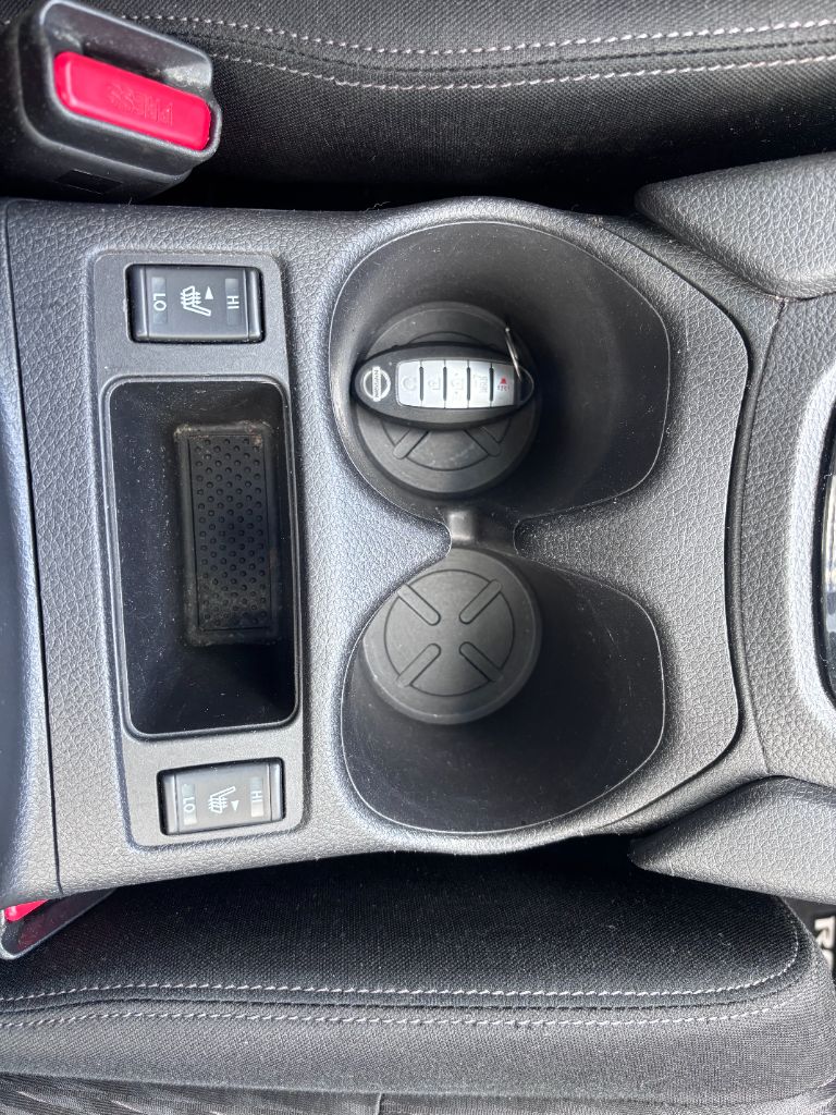 2020 Nissan Rogue SV photo