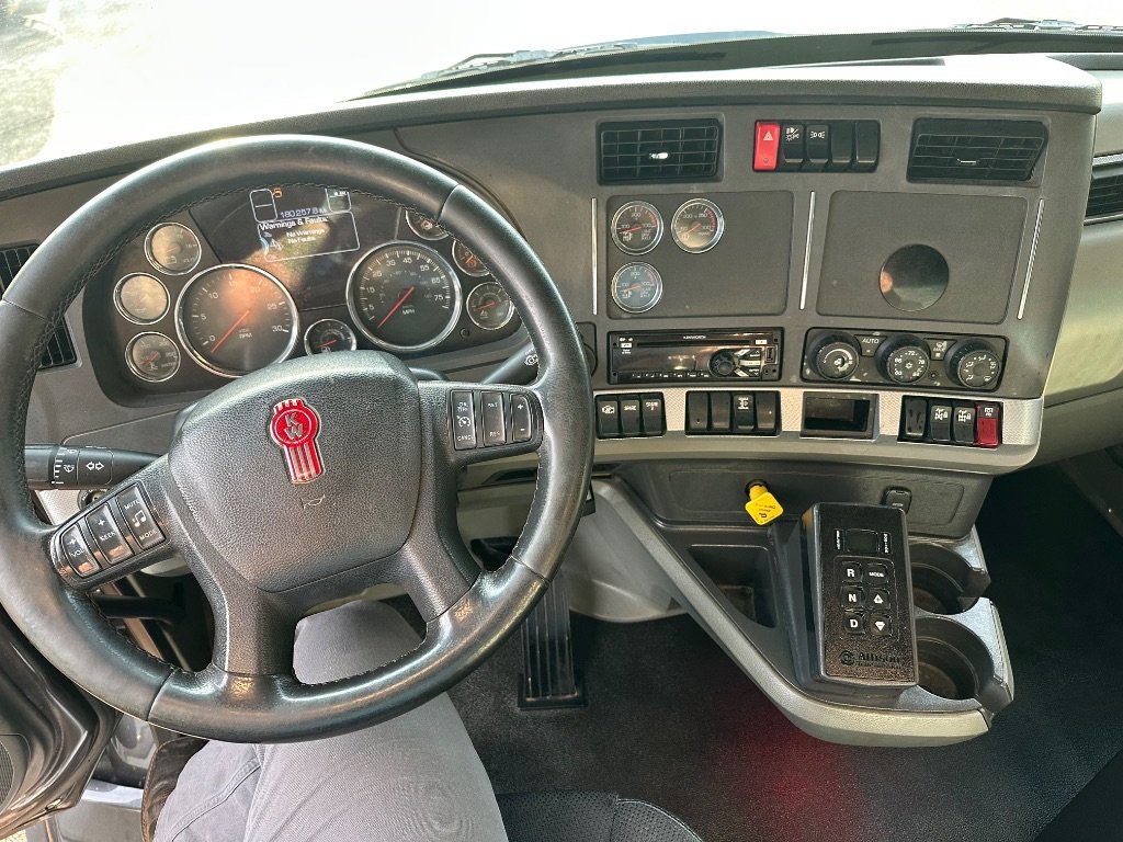 2020 Kenworth T880 - $139,995