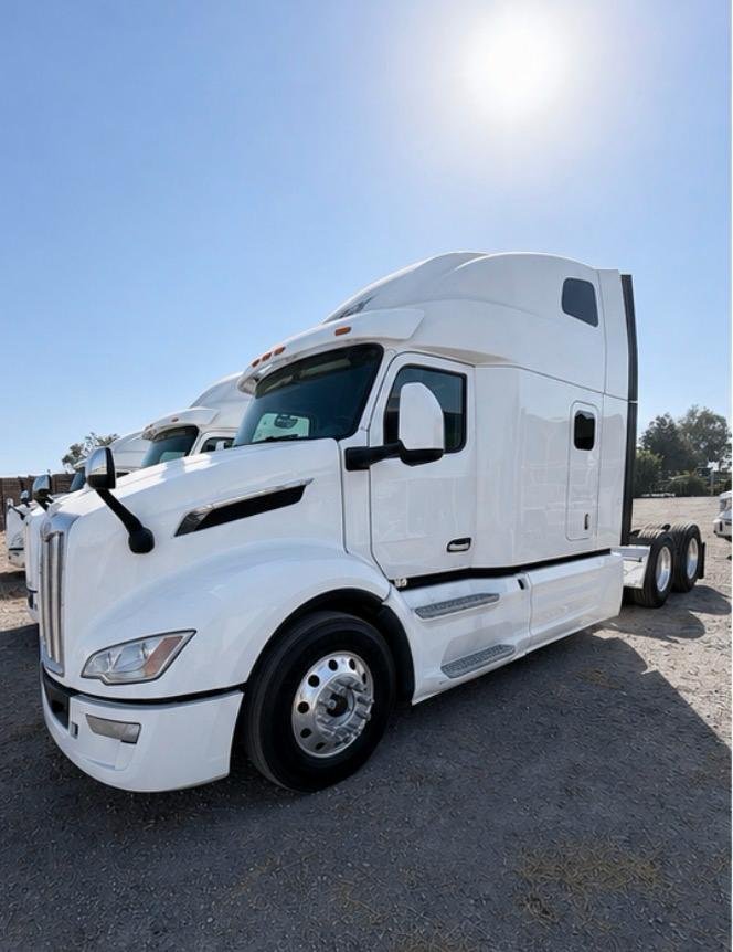 2023 Peterbilt 579 - $61,995