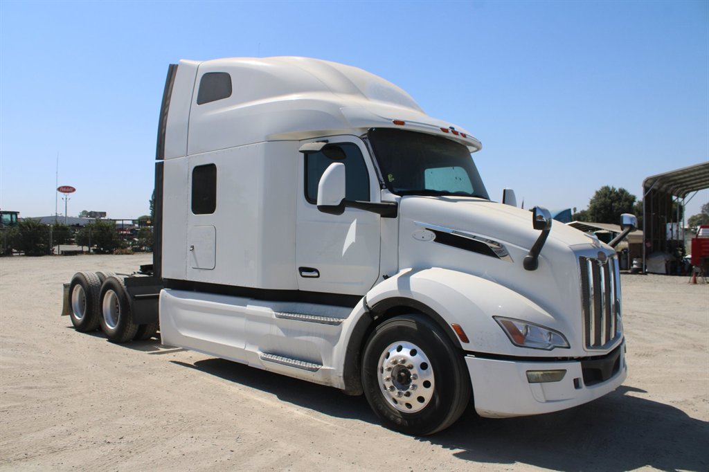2023 Peterbilt 579 - $61,995