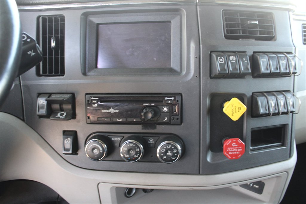 2023 Peterbilt 579 - $61,995