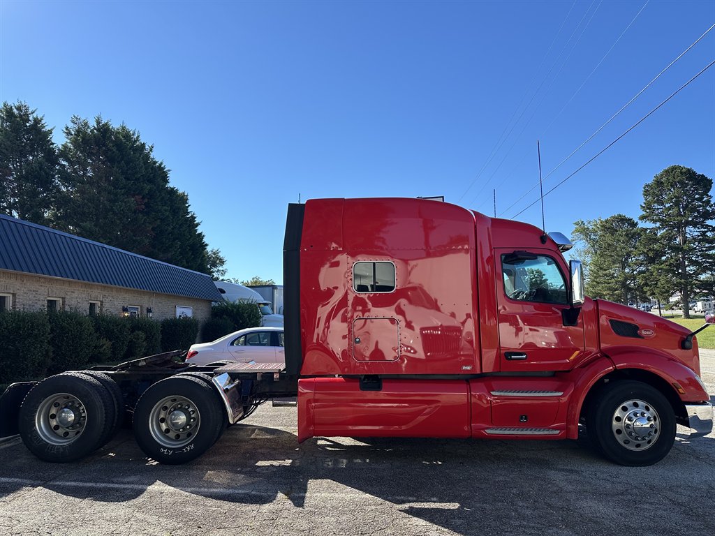 2017 Peterbilt 579 - $44,995