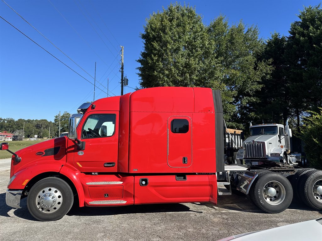 2017 Peterbilt 579 - $44,995