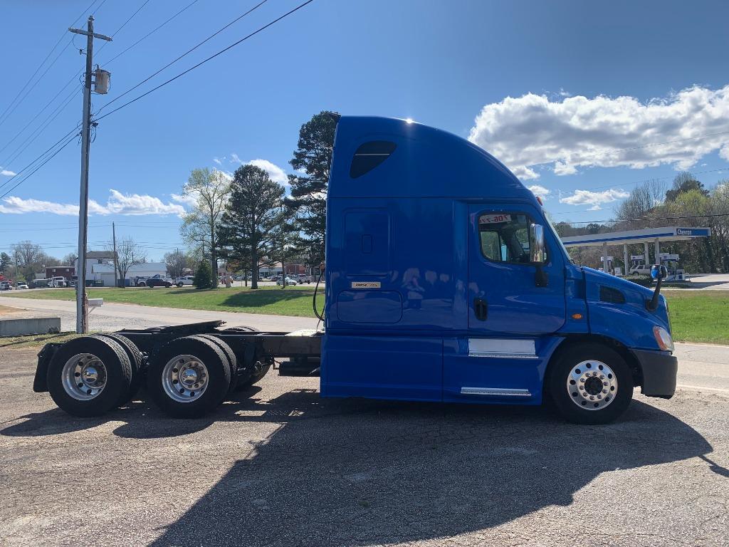2015 Freightliner Cascadia - $8,500
