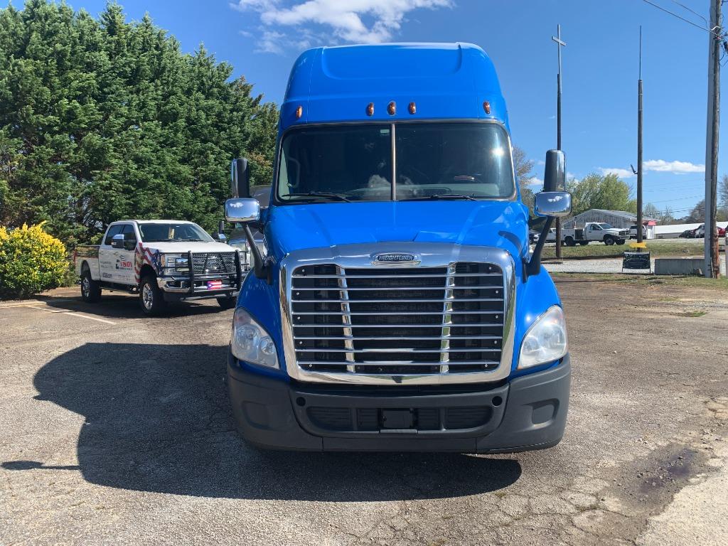 2015 Freightliner Cascadia - $8,500