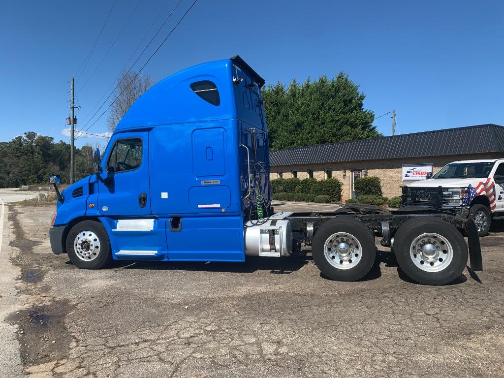 2015 Freightliner Cascadia - $8,500