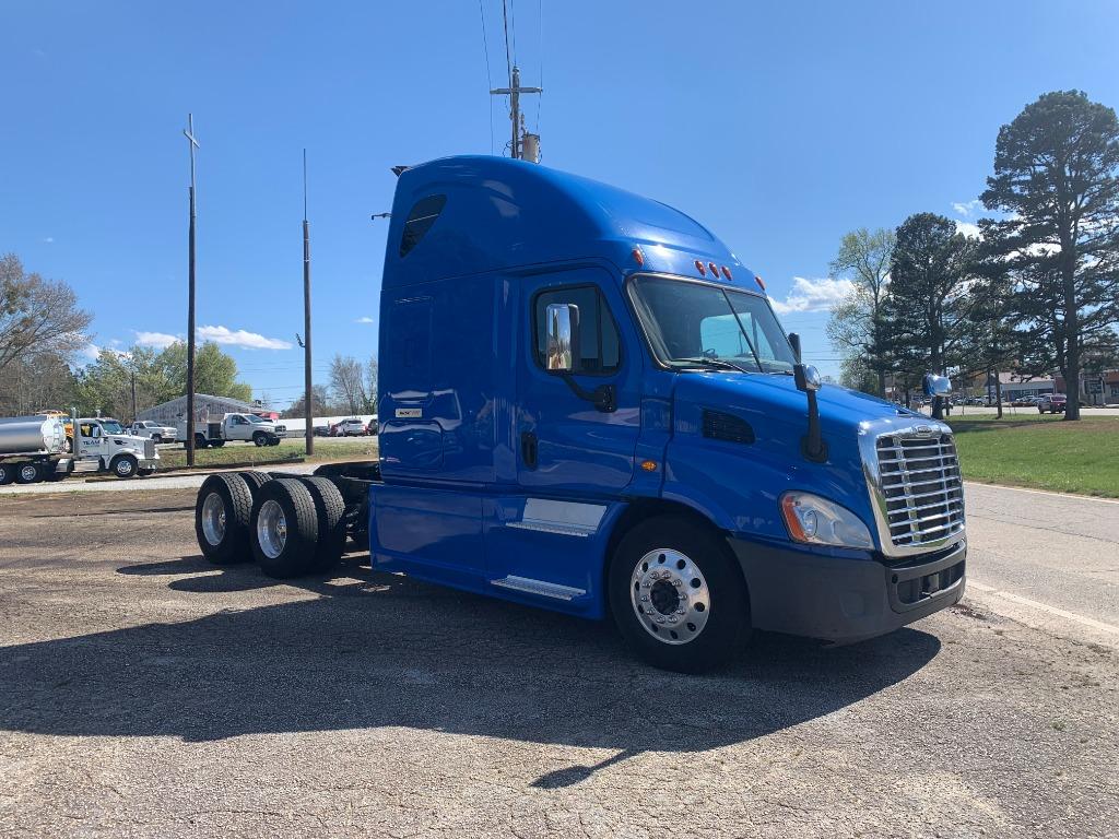2015 Freightliner Cascadia - $8,500