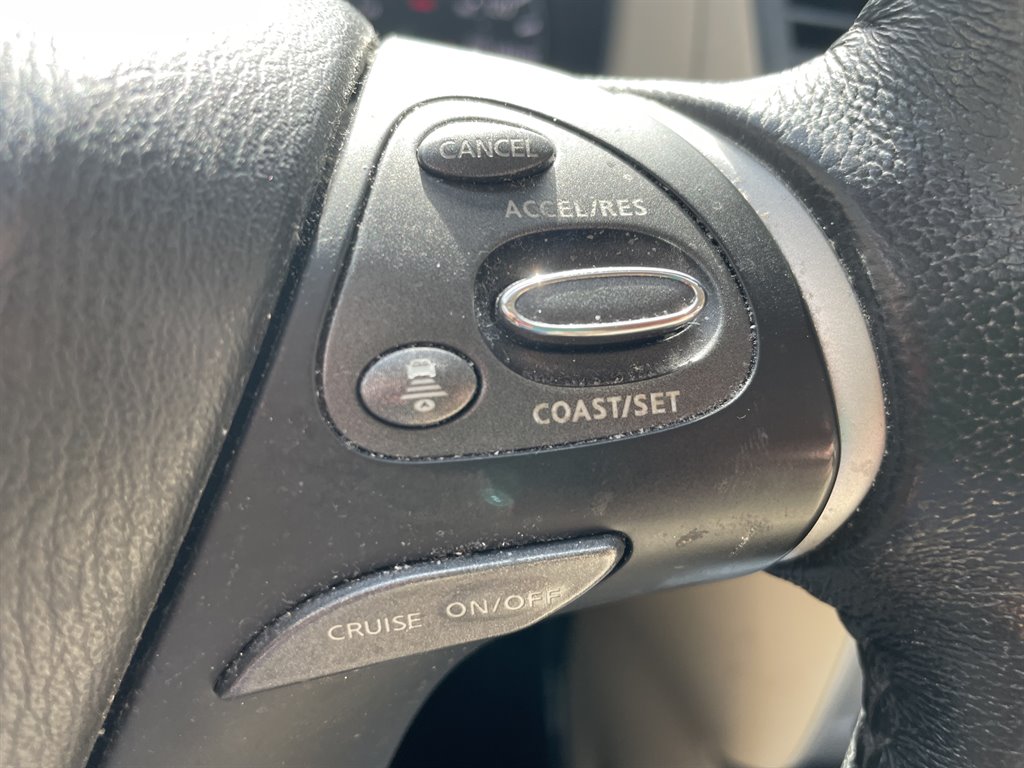 2018 Nissan Pathfinder SL photo